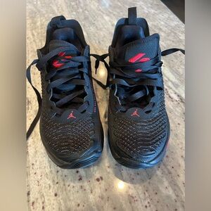 Worn once, like New Nike Jordan Luka 1 boys basketball shoes! Youth size 5.5